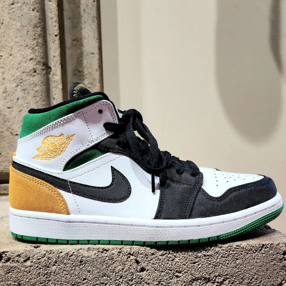 NWOB Nike AirJordan 1 Mid SE 'Oakland' Size 7.5(Men's) (8.5 Womens)